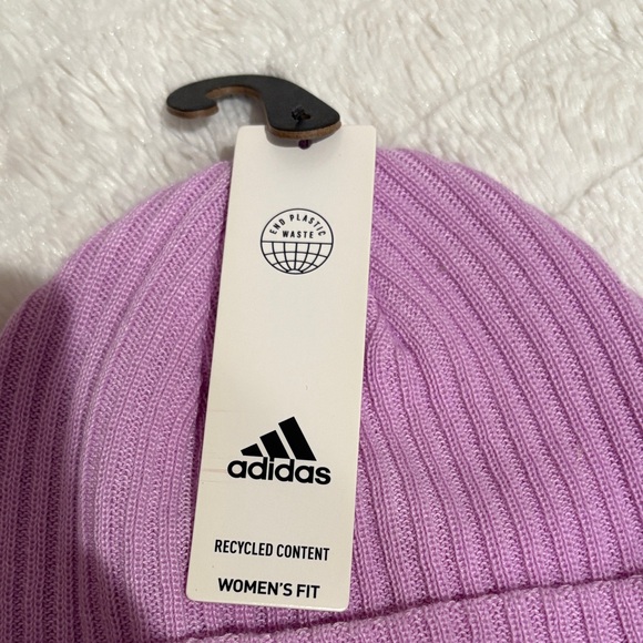 Adidas  woman’s Lilac Beanie - Picture 2 of 5